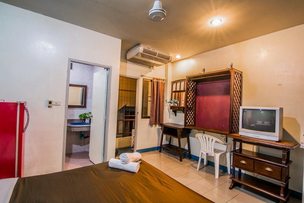 Hotel Sutus Court 3 Pattaya Exterior foto