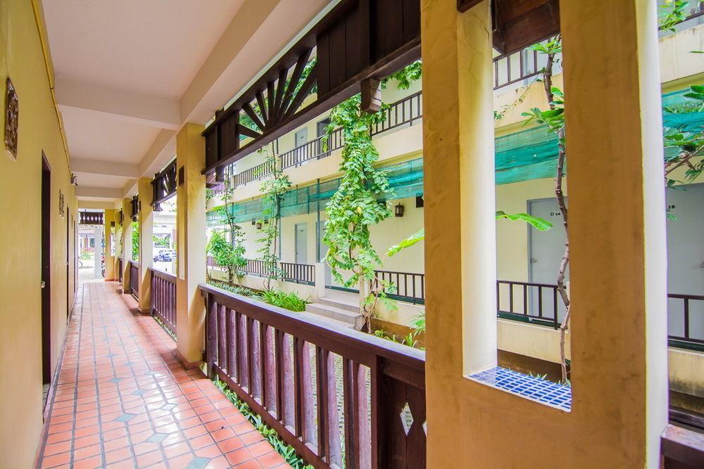 Hotel Sutus Court 3 Pattaya Exterior foto