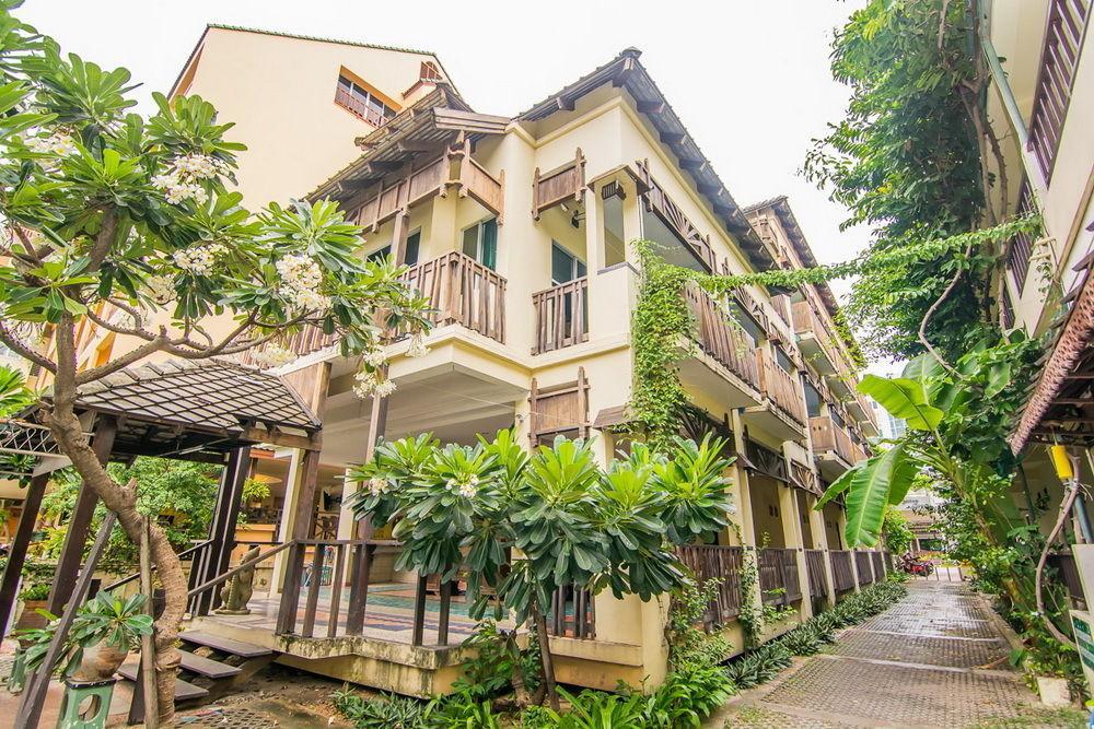 Hotel Sutus Court 3 Pattaya Exterior foto