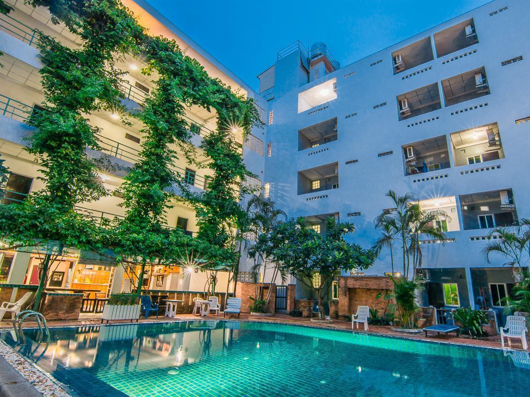 Hotel Sutus Court 3 Pattaya Exterior foto