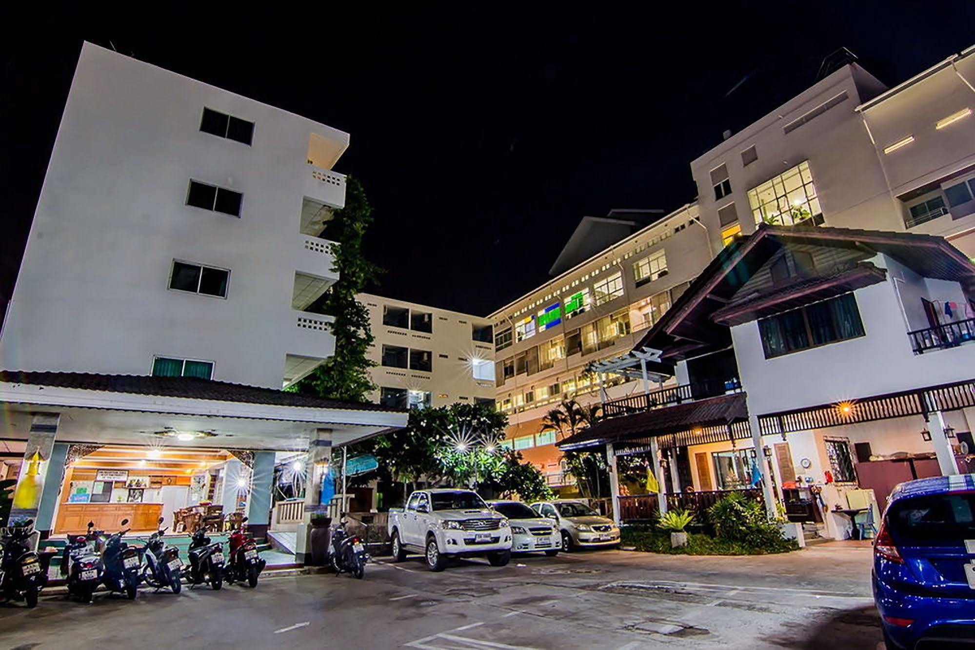 Hotel Sutus Court 3 Pattaya Exterior foto