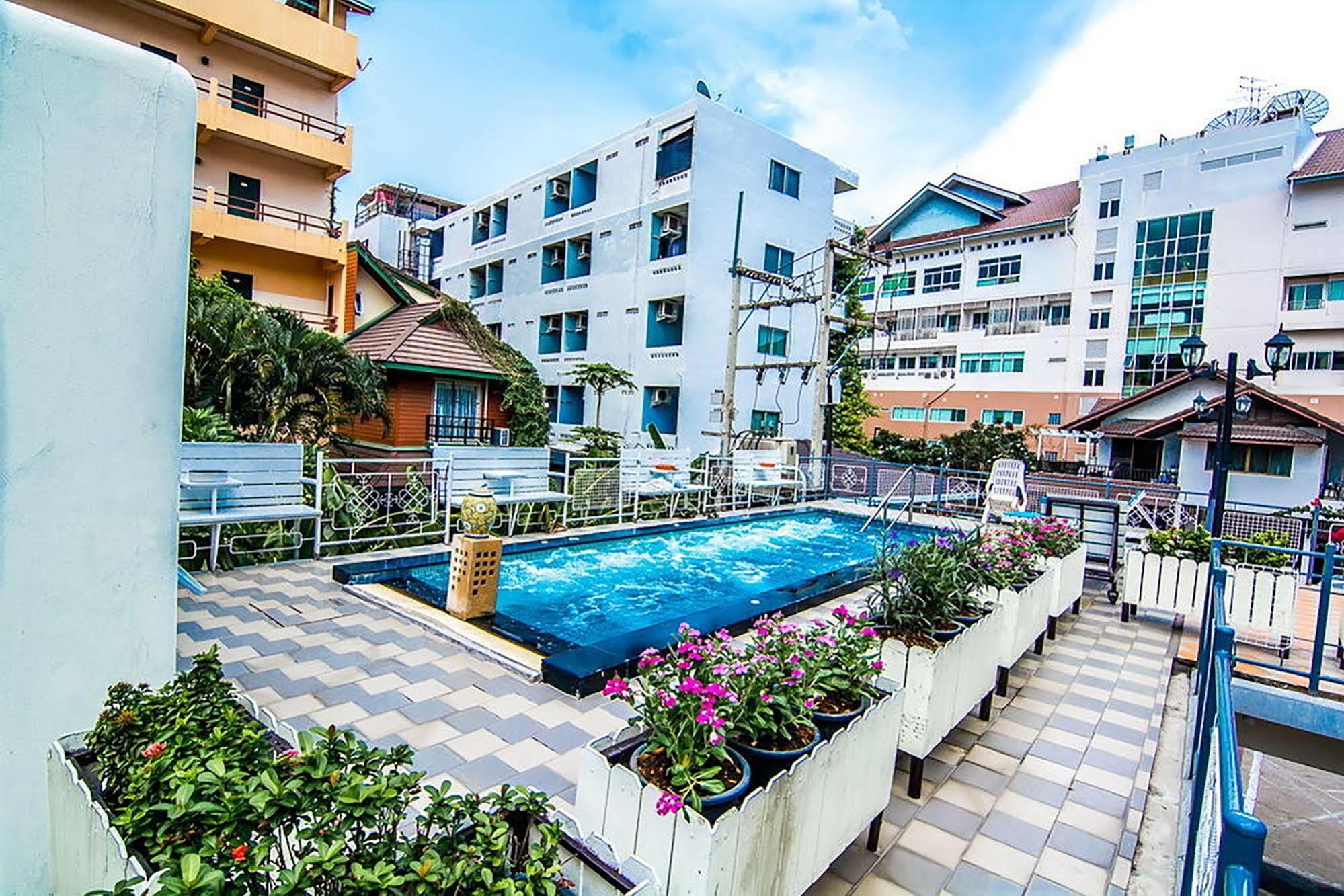 Hotel Sutus Court 3 Pattaya Exterior foto