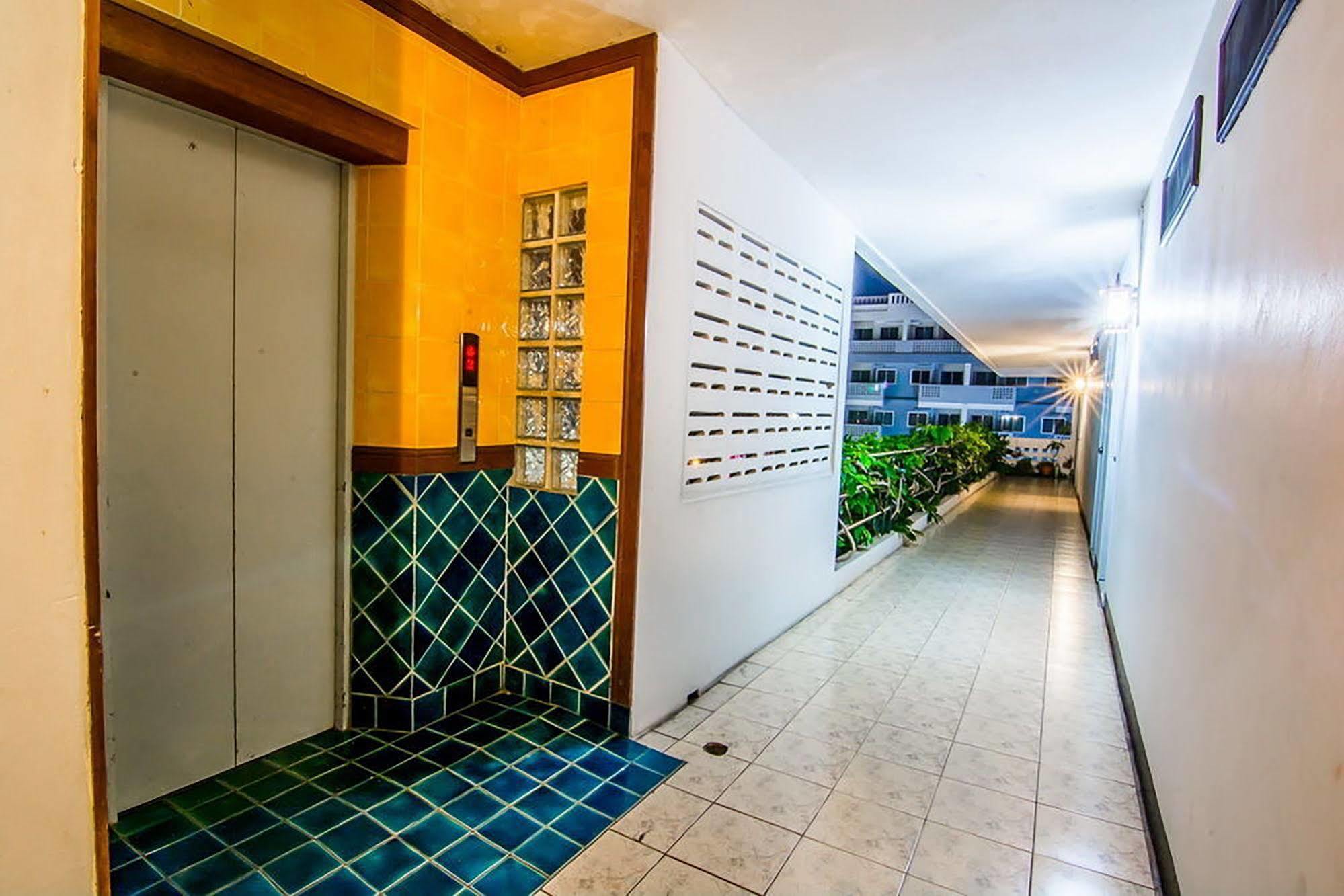 Hotel Sutus Court 3 Pattaya Exterior foto