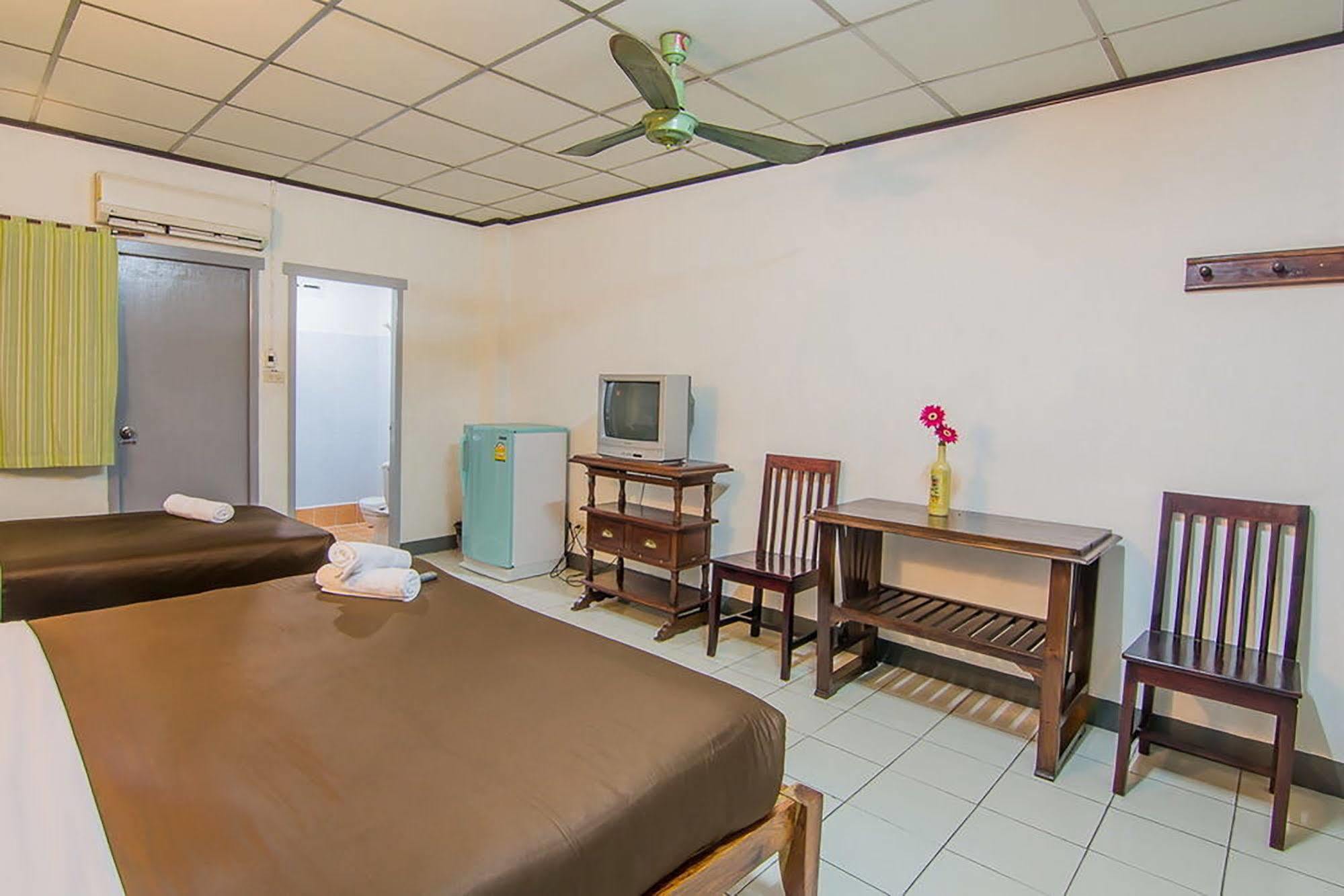 Hotel Sutus Court 3 Pattaya Exterior foto