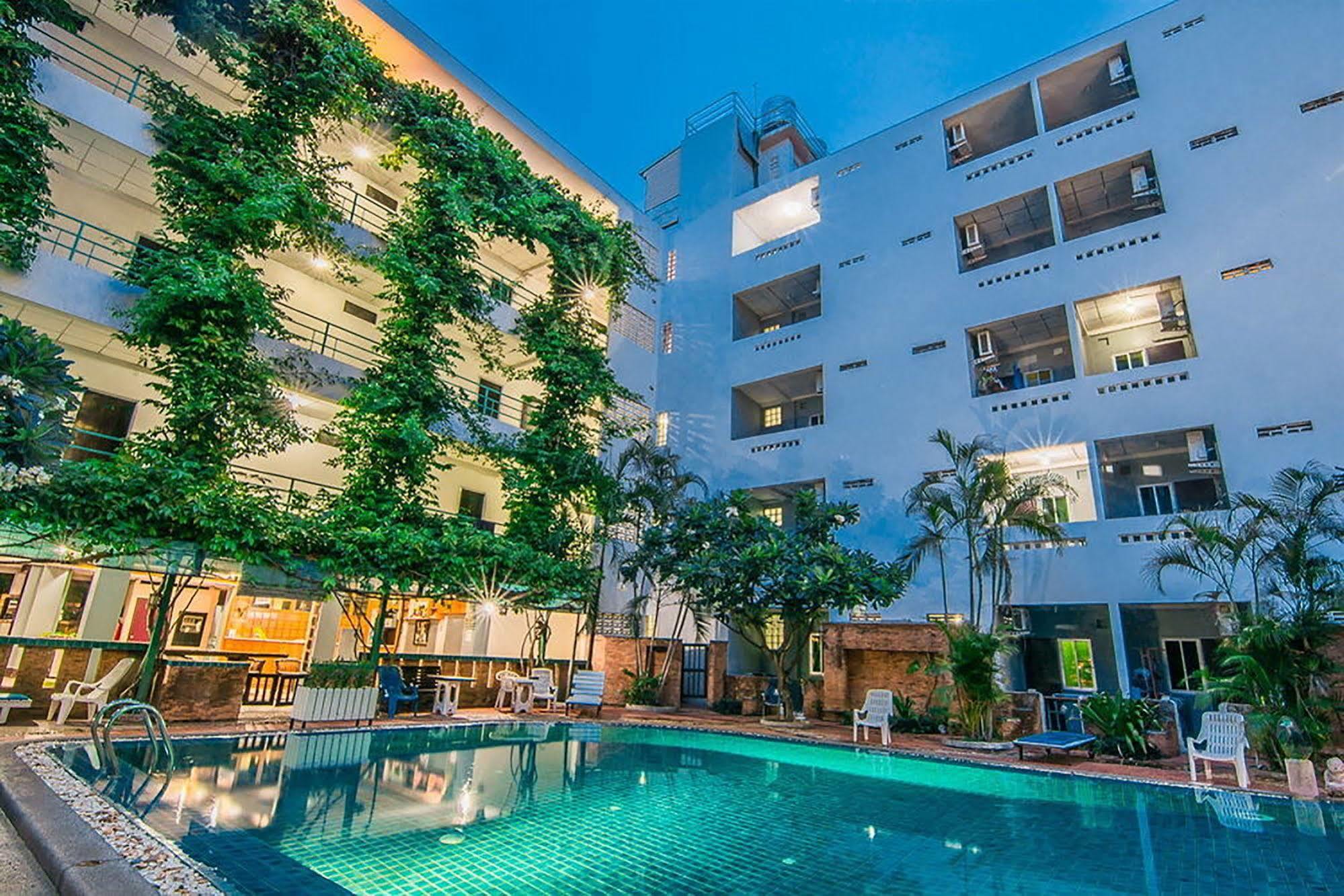 Hotel Sutus Court 3 Pattaya Exterior foto