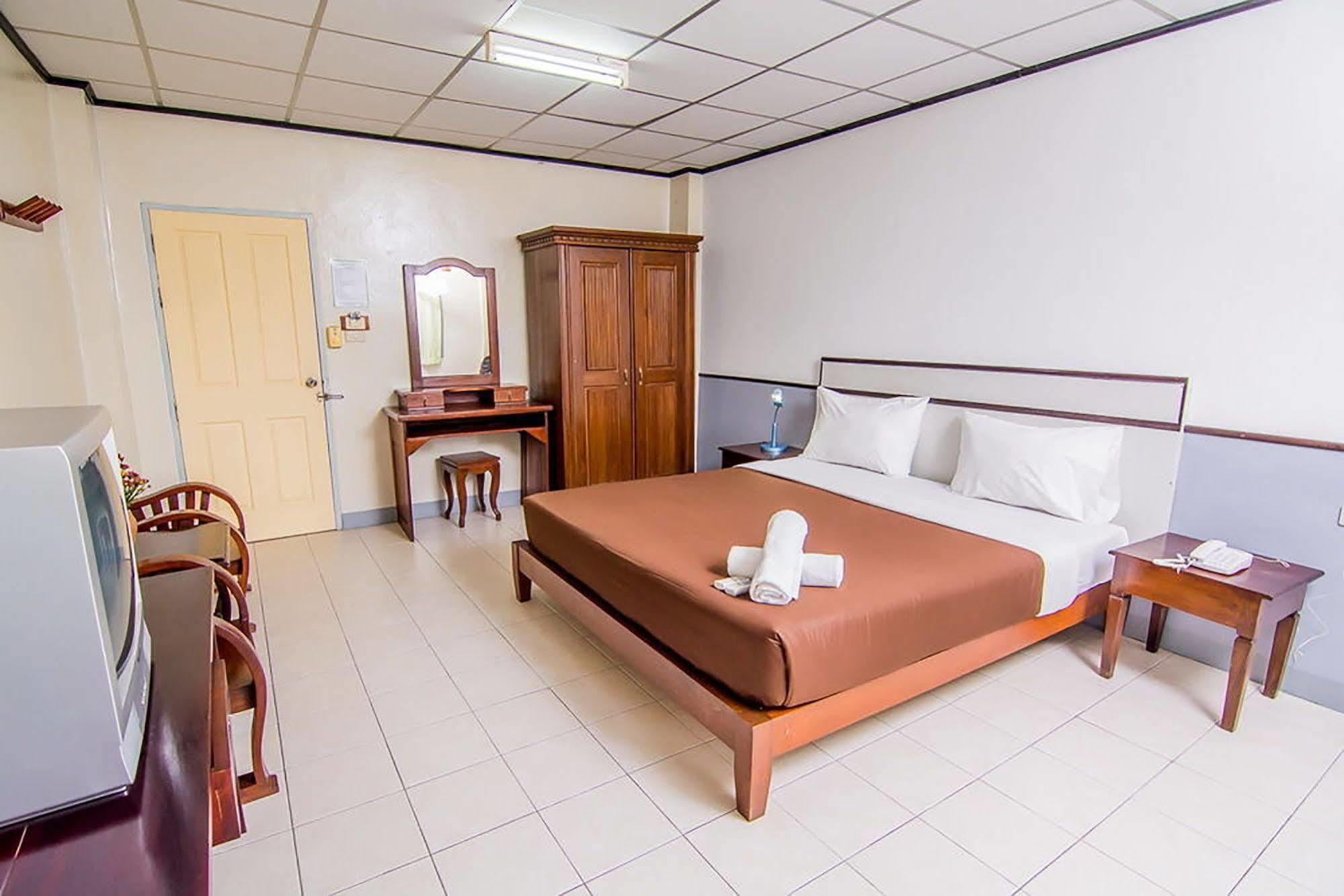 Hotel Sutus Court 3 Pattaya Exterior foto