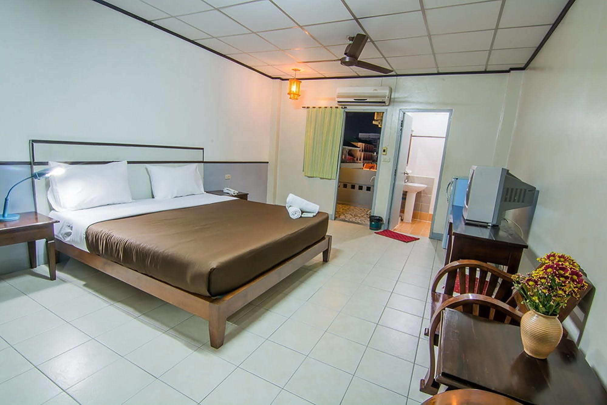 Hotel Sutus Court 3 Pattaya Exterior foto