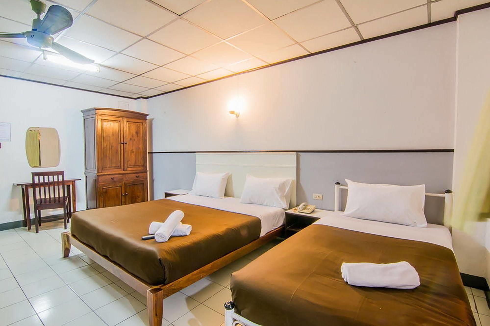 Hotel Sutus Court 3 Pattaya Exterior foto