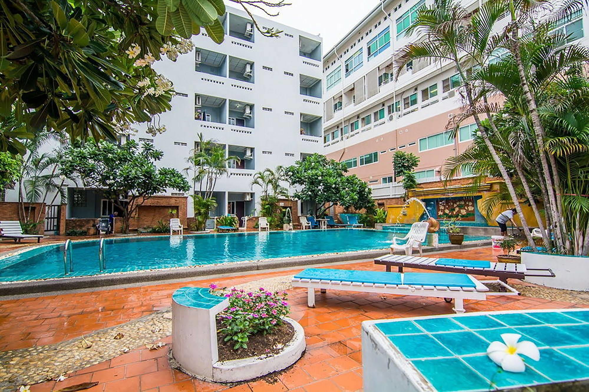 Hotel Sutus Court 3 Pattaya Exterior foto