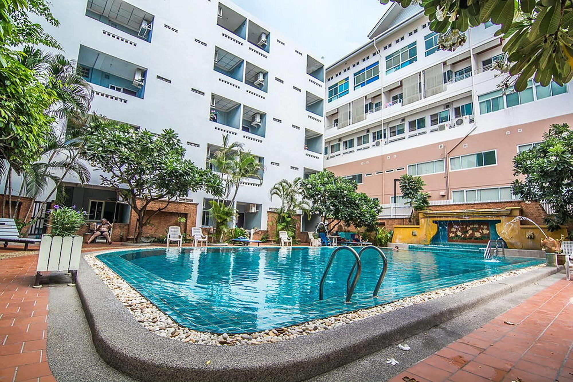 Hotel Sutus Court 3 Pattaya Exterior foto