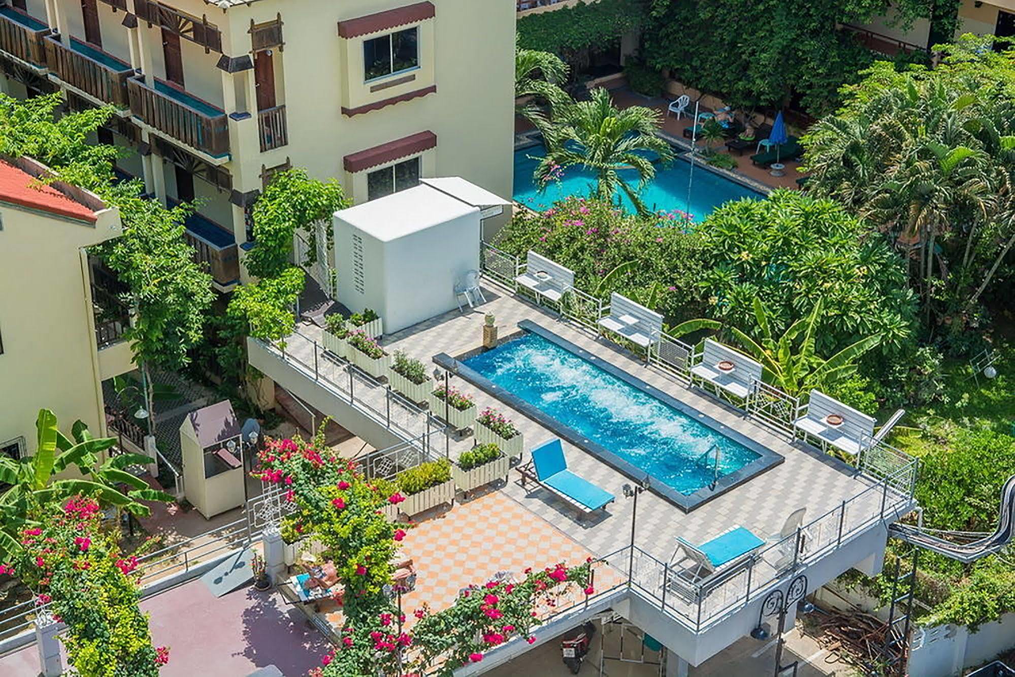 Hotel Sutus Court 3 Pattaya Exterior foto