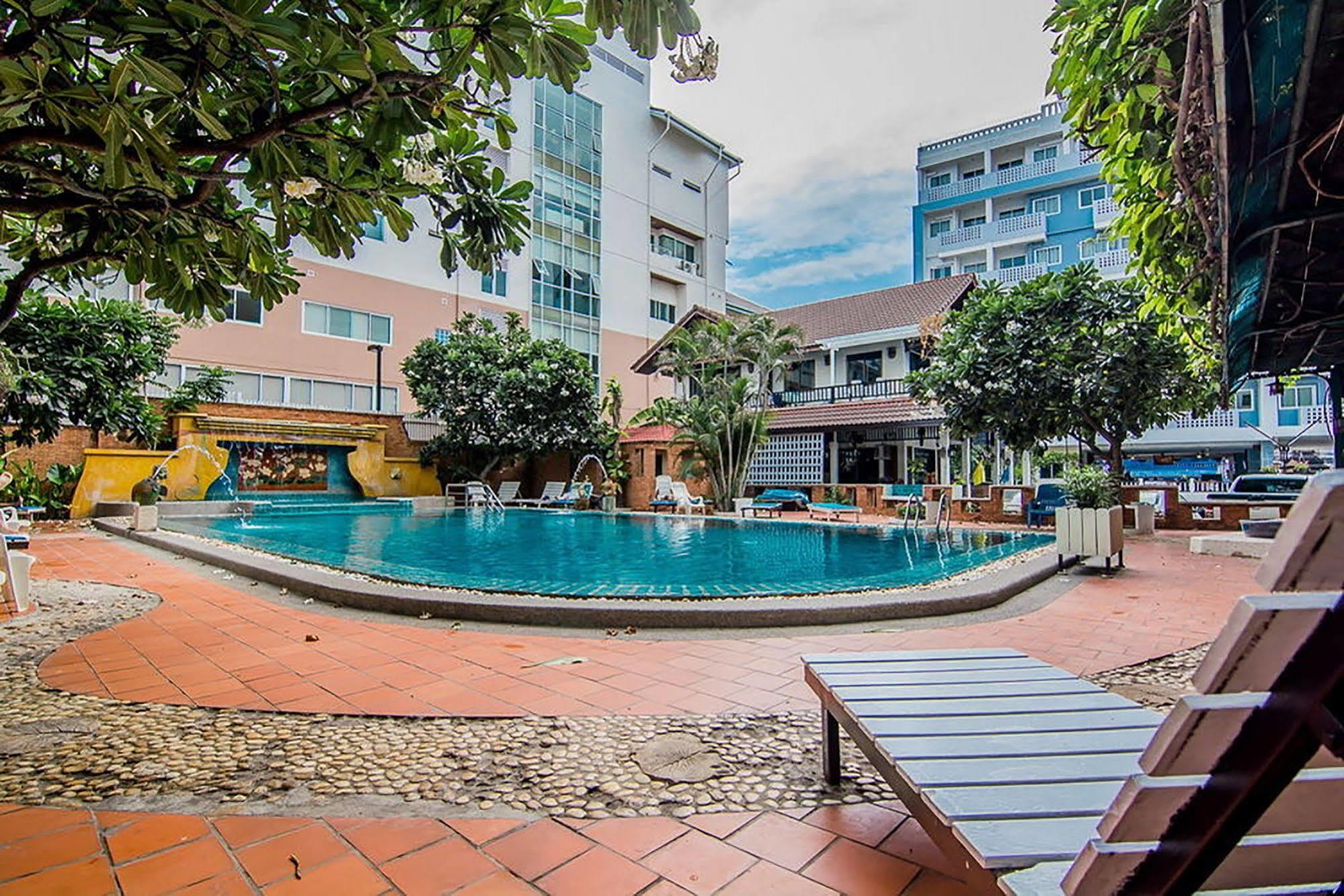 Hotel Sutus Court 3 Pattaya Exterior foto